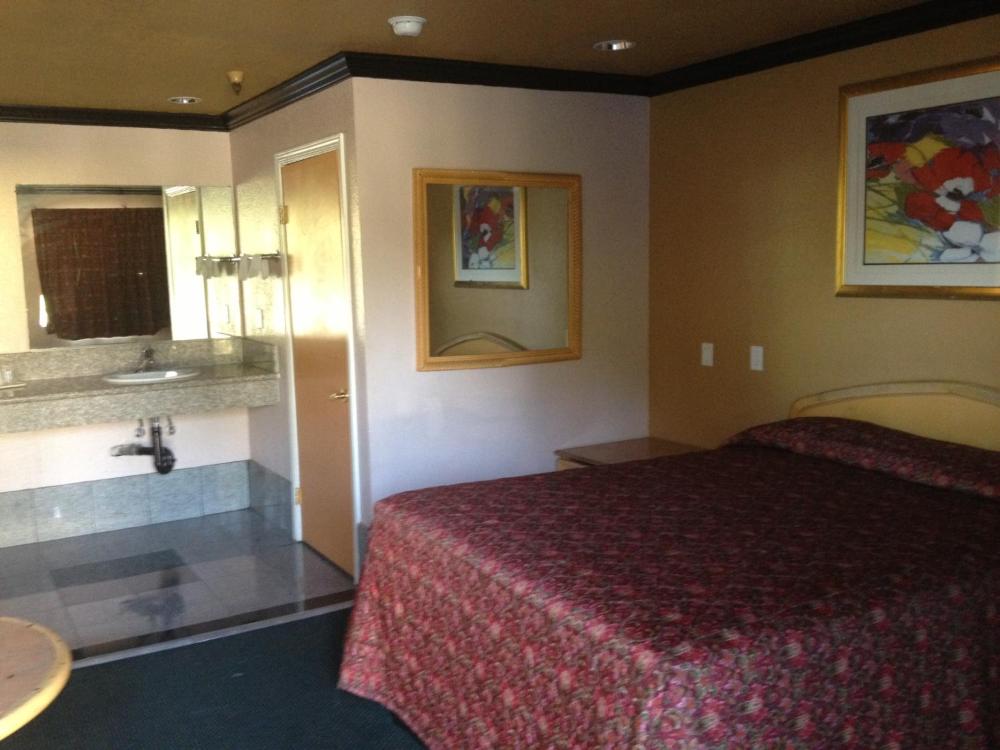 Queen Room interior