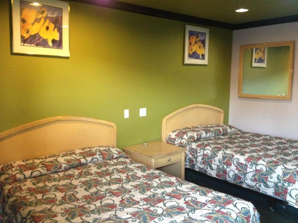 Double Bed - Non-Smoking interior